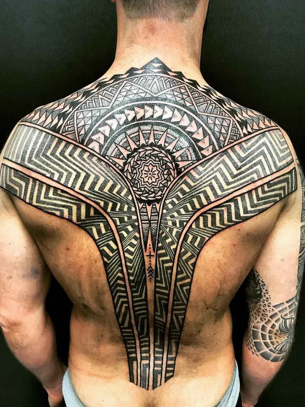 male black and grey tribal Tatuaggio su full back #20643 | Tatuatore Matt Black
