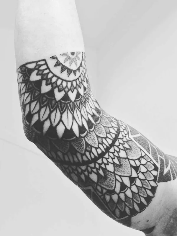 black and grey mandala Tatuaggio su forearm #20645 | Tatuatore Matt Black