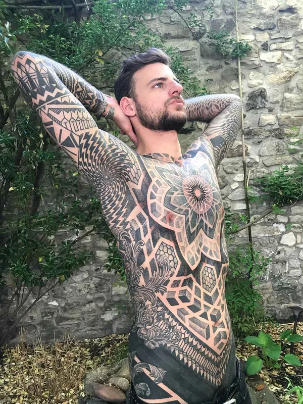 male black geometric Tatuaggio su full body #20642 | Tatuatore Matt Black