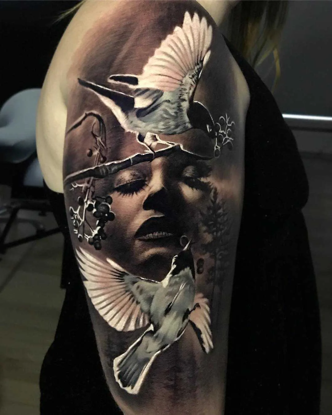 Tatuador Jacob Sheffield, cor e preto e cinza retrato tatuagem realismo | USA 