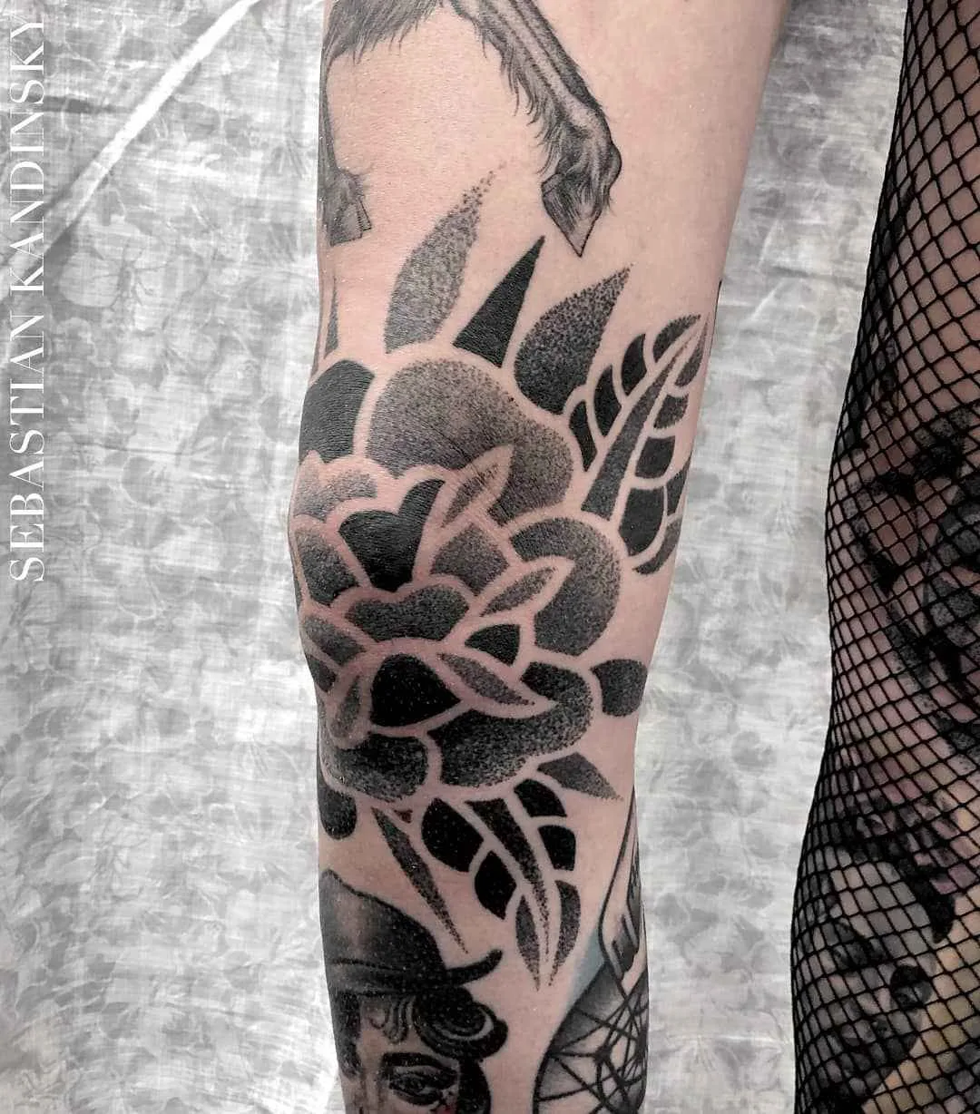 Artista de tatuagem Sebastian Kandinsky, estilo blackwork dotwork ornamental tattoo | Reino Unido