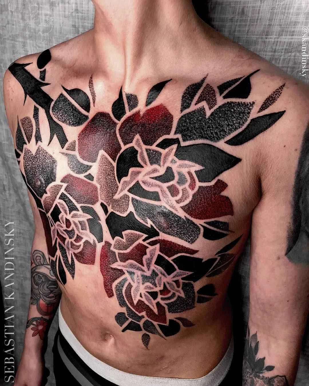Artista de tatuagem Sebastian Kandinsky, estilo blackwork dotwork ornamental tattoo | Reino Unido