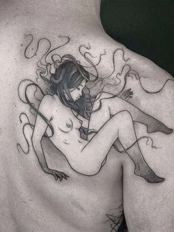 female black and grey blackwork 纹身 在 shoulder blade #21074 | 纹身师 Sven Rayen