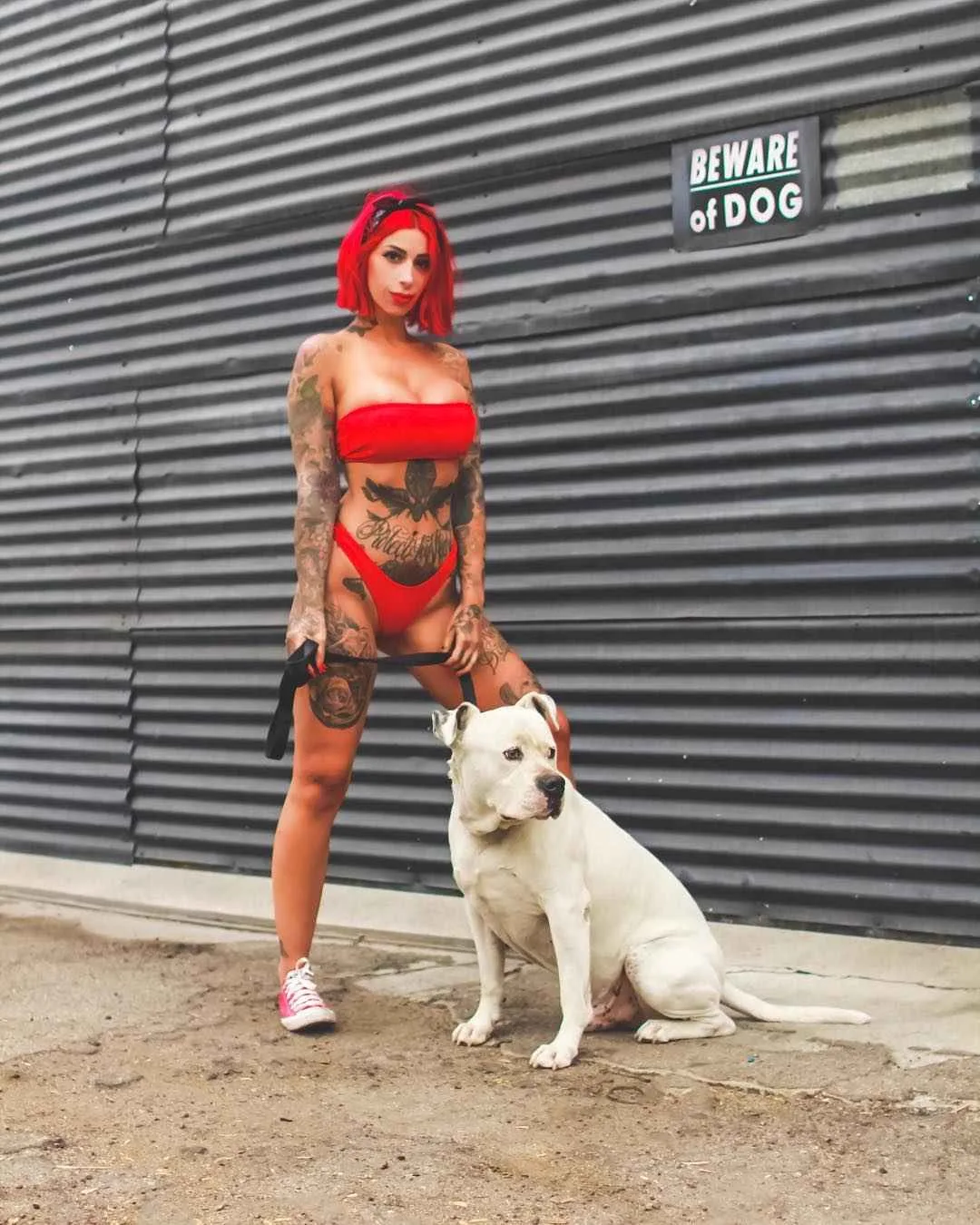 Modello tatuato Nazy, modello alternativo, ragazza tatuata | USA