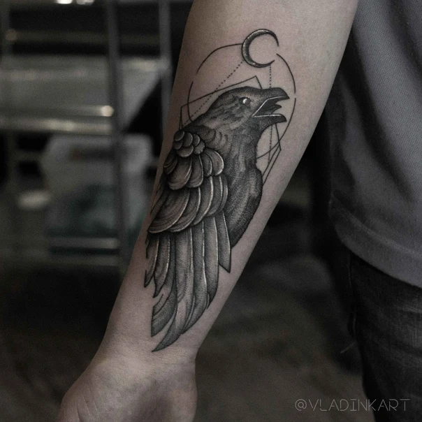 Блэкворк Raven, Moon tattoo на Предплечье