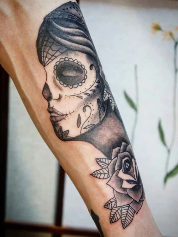 black and grey black and grey tattoo auf forearm #20793 | Tätowierer Алексей Касаев