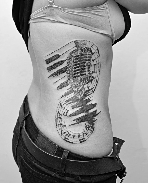 Блэкворк Microphone, Music notes tattoo на Side