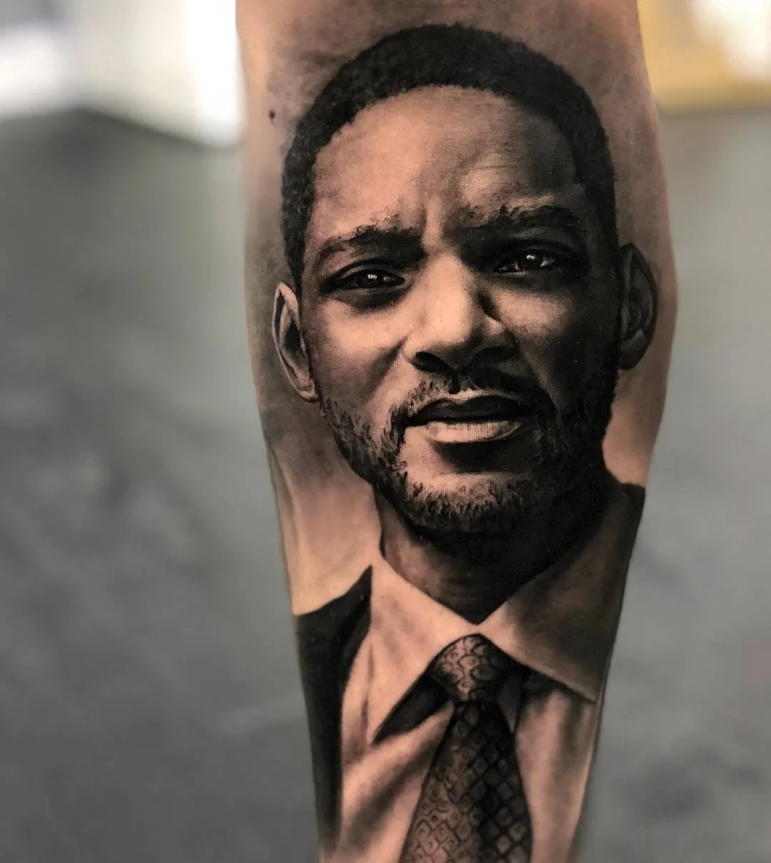 Tatuaggio artista Sergio Fernandez, ritratto in nero e grigio di Will Smith realistico | Málaga, Spagna