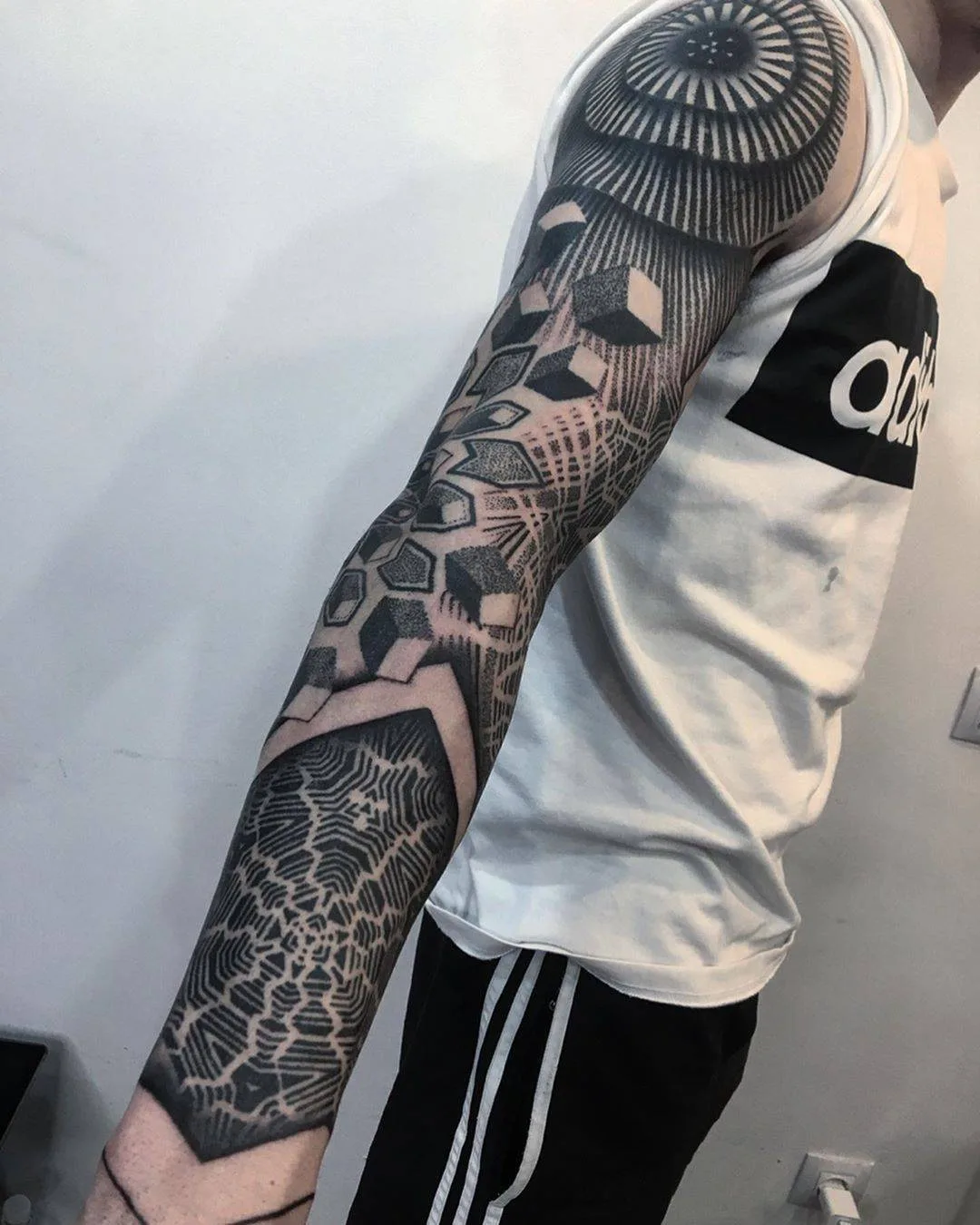 Tattoo artist Daniele Lo Scritto, blackwork, dotwork, ornamental tattoo | Zurich, Switzerland