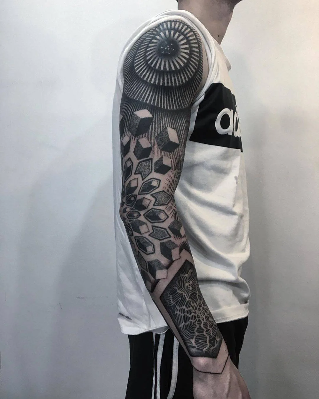 Tattoo artist Daniele Lo Scritto, blackwork, dotwork, ornamental tattoo | Zurich, Switzerland