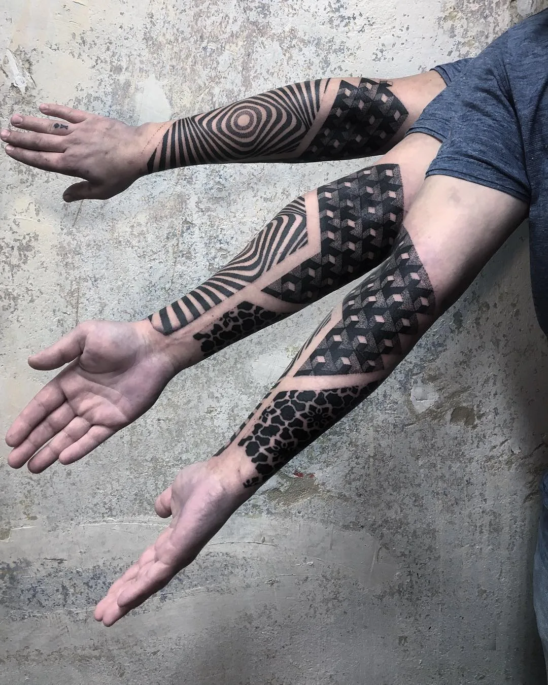 Tattoo artist Daniele Lo Scritto, blackwork, dotwork, ornamental tattoo | Zurich, Switzerland