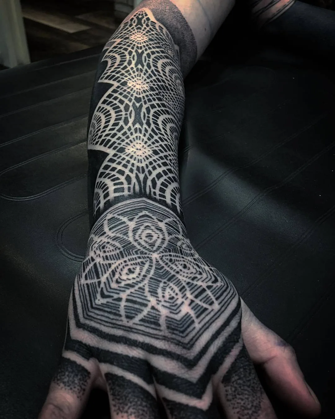 Tattoo artist Daniele Lo Scritto, blackwork, dotwork, ornamental tattoo | Zurich, Switzerland