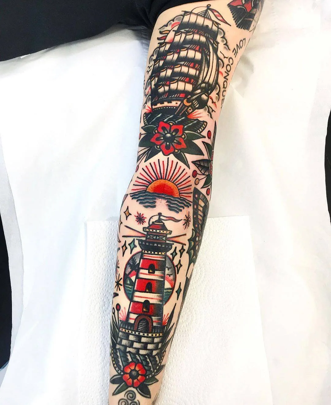 Artista del tattoo Dani Queipo, tattoo a colori tradizionali e di vecchia scuola | Londra, Regno Unito