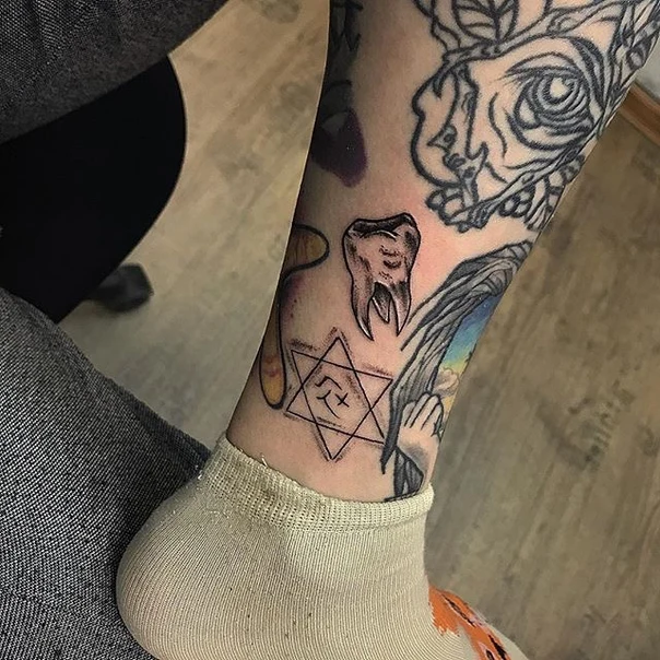 Скетч / Набросочная Tooth, Star tattoo на Лодыжка