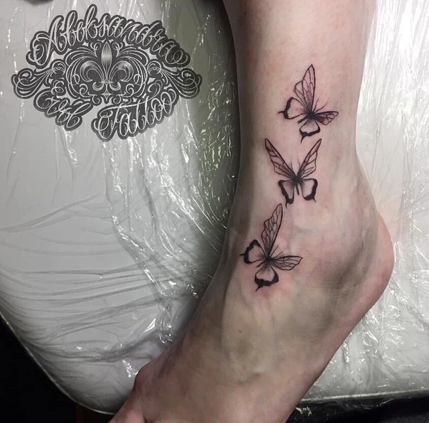 Файнлайн Butterfly tattoo на Лодыжка