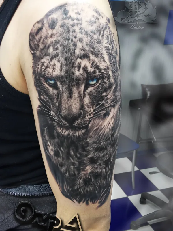 black and grey realism Tatuaggio su upper arm #30418 | Tatuatore Aleksandr Ohremenko