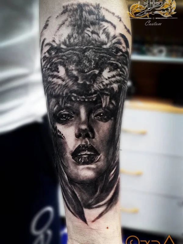 female black and grey realism Tatuaggio su forearm #30423 | Tatuatore Aleksandr Ohremenko