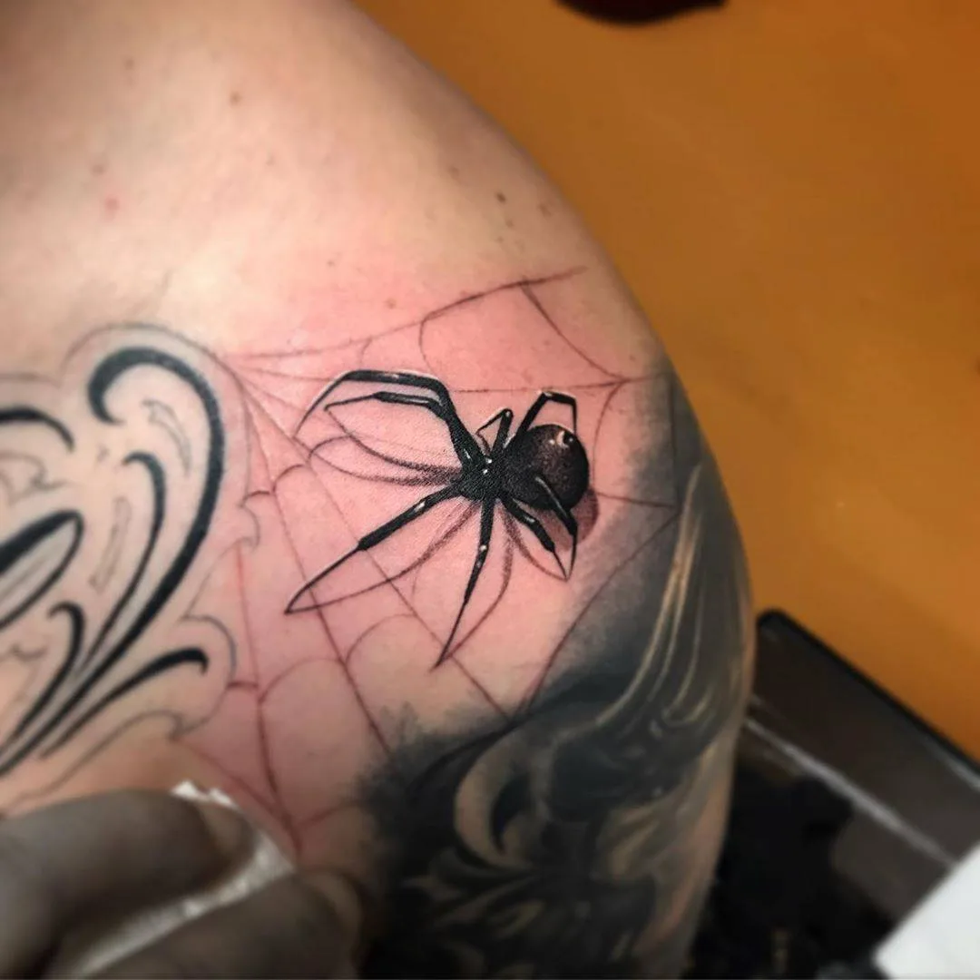 Tattoo artist Jesse Garcia, black and grey realistic spider tattoo | USA