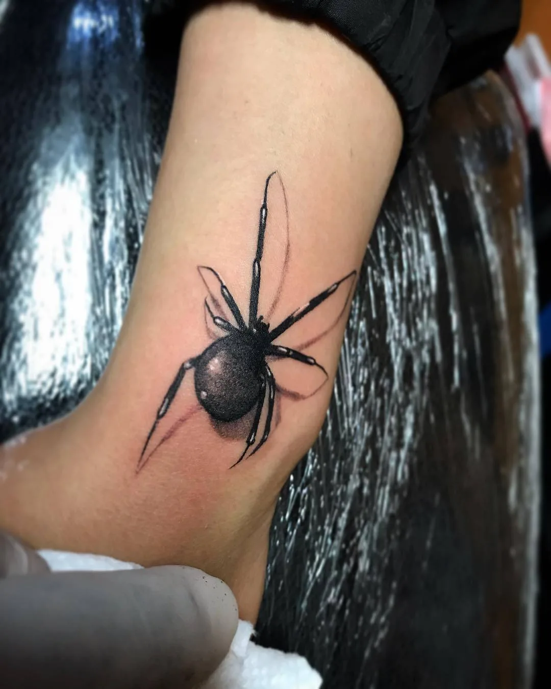 Tattoo artist Jesse Garcia, black and grey realistic spider tattoo | USA