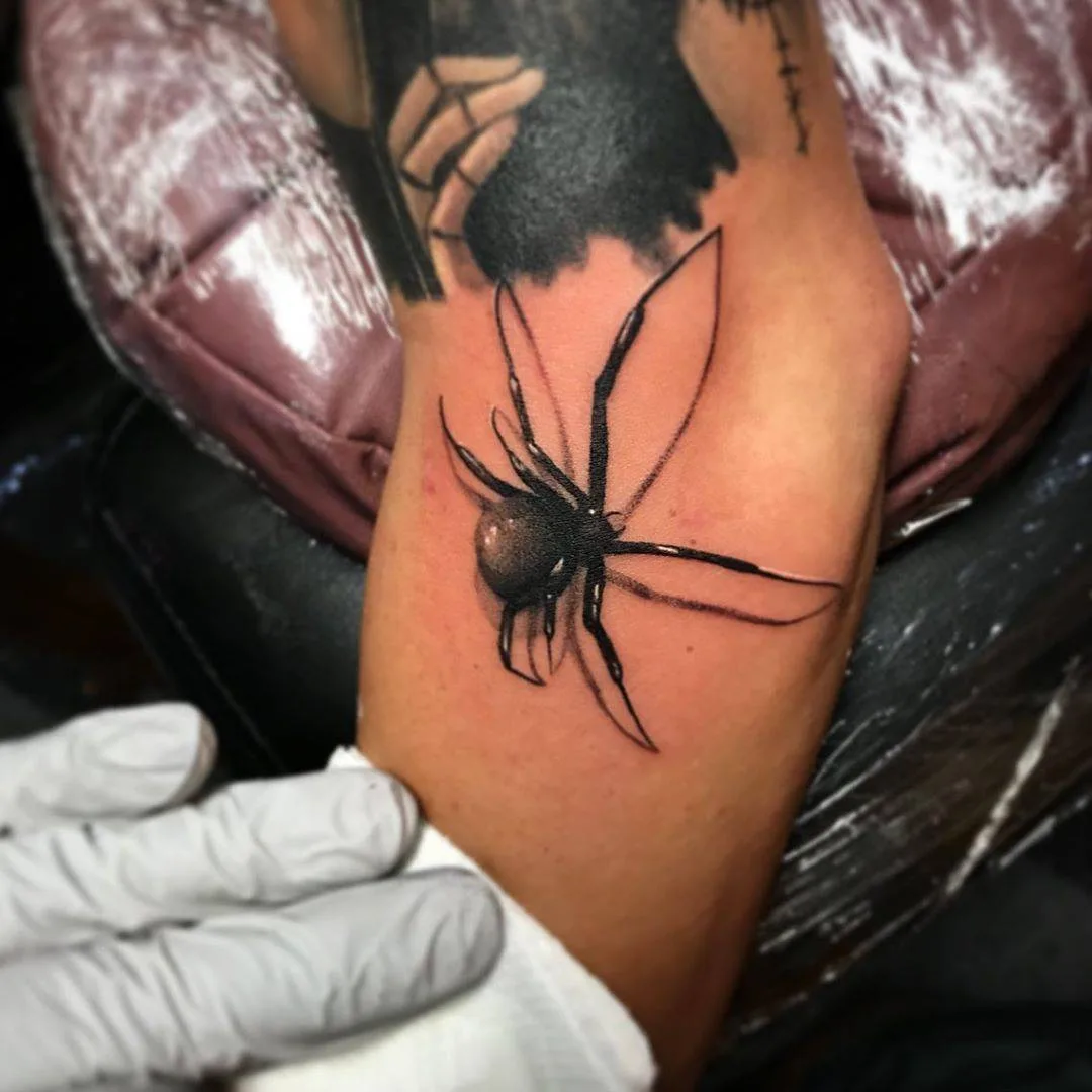 Tattoo artist Jesse Garcia, black and grey realistic spider tattoo | USA