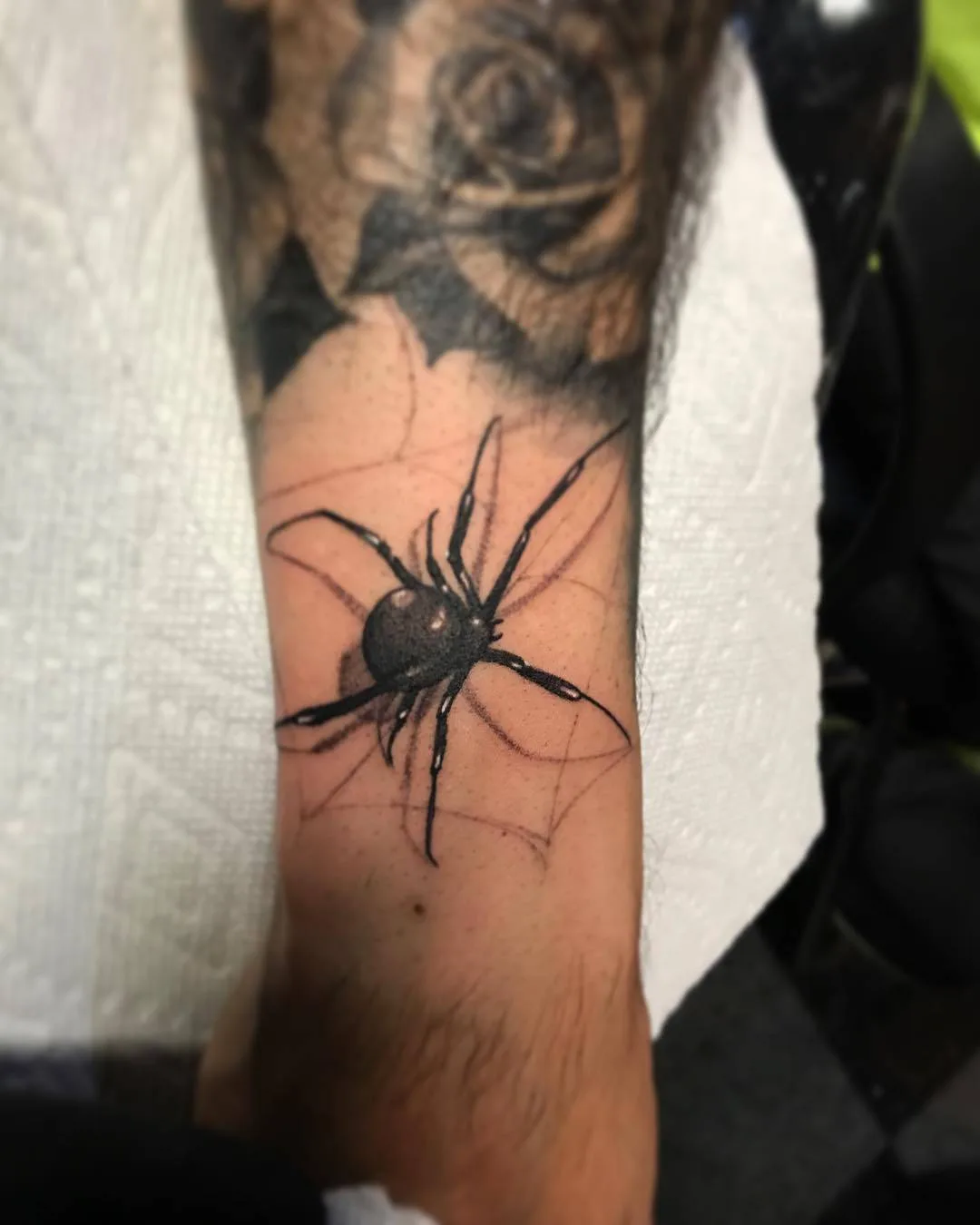 Tattoo artist Jesse Garcia, black and grey realistic spider tattoo | USA