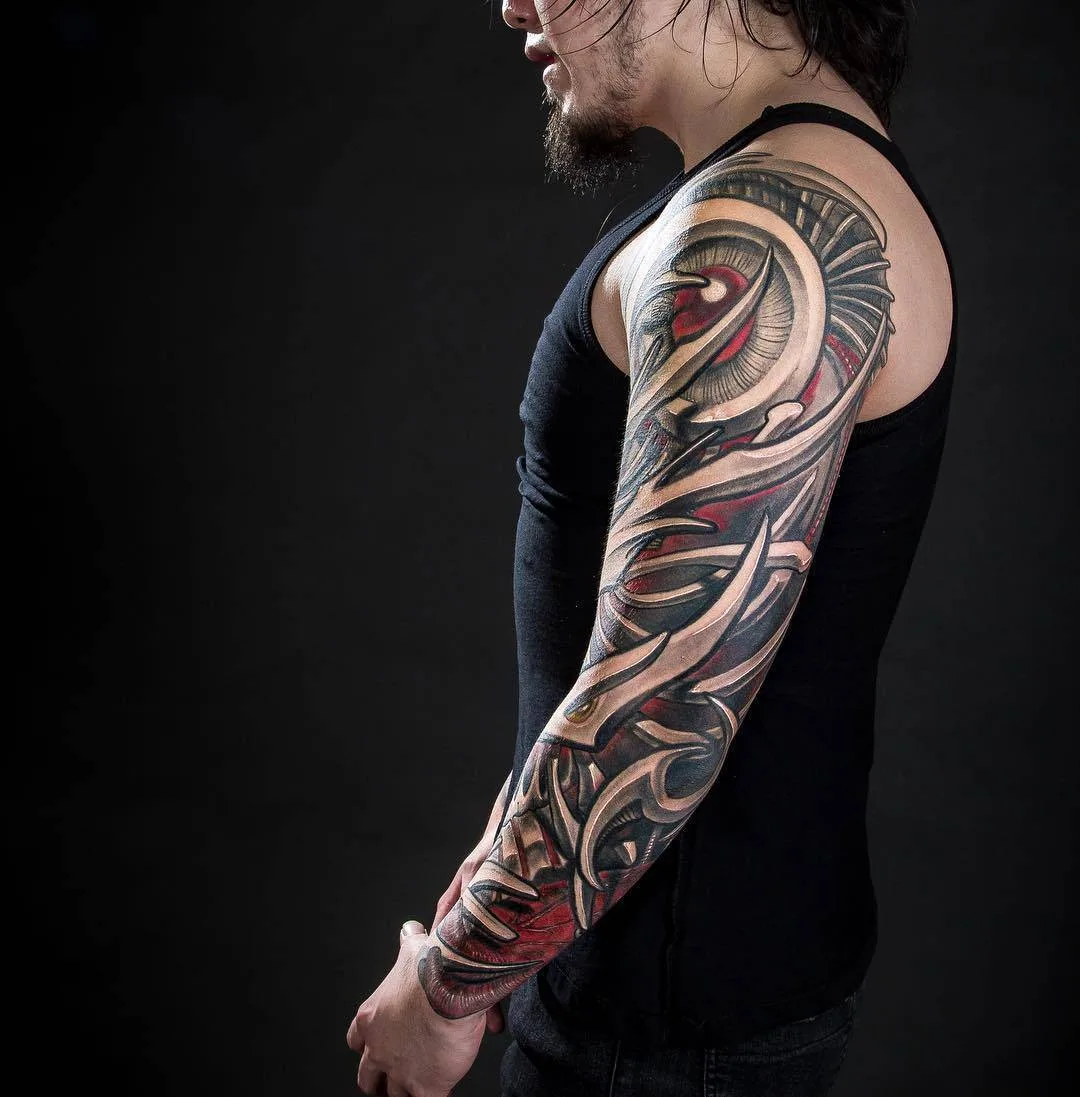 Artista de tatuagem Javier Obregon, tatuagem biomecânica preta e cinza, biomech | Barcelona, Espanha