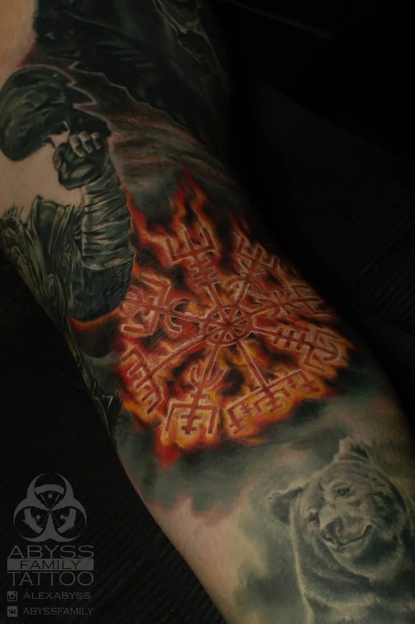 Иллюстративная Rune, Bear tattoo на Предплечье