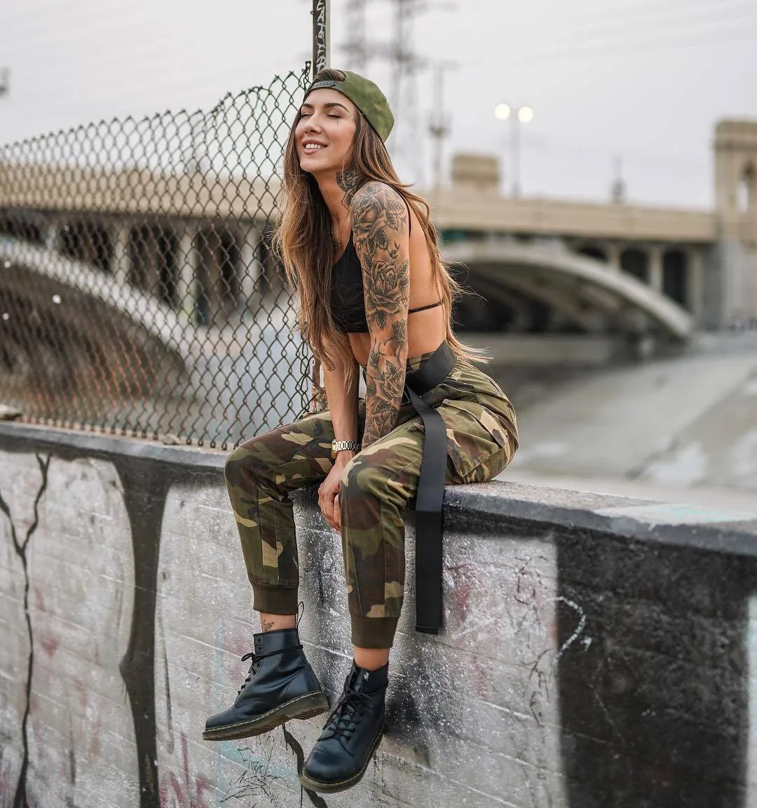 Modello tatuato Marita S&uuml;rma Majewska, ragazza con tatuaggio, modello foto alternativo | Polonia