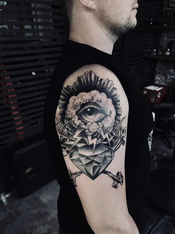 male black and grey blackwork tatouage sur upper arm #36119 | Artiste tatoueur Джим
