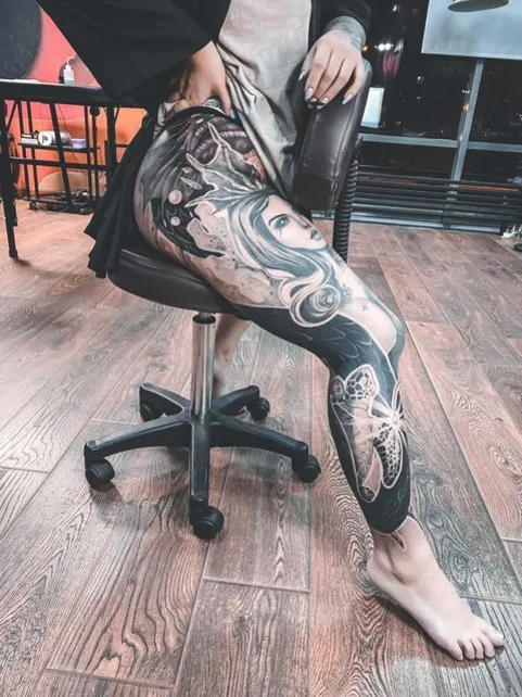 female black and grey black and grey татуировка на full leg #39918 | Тату мастер Ирина Седова