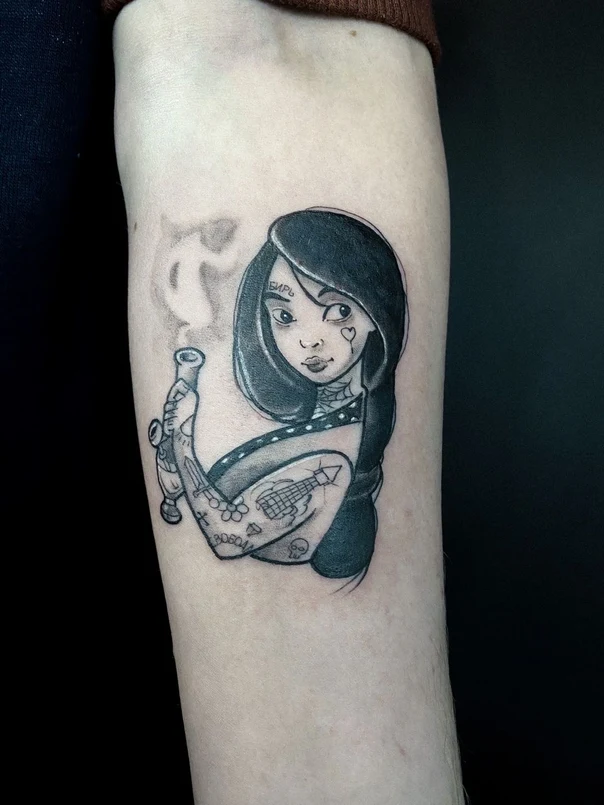 Блэкворк Woman, Bong tattoo на Предплечье