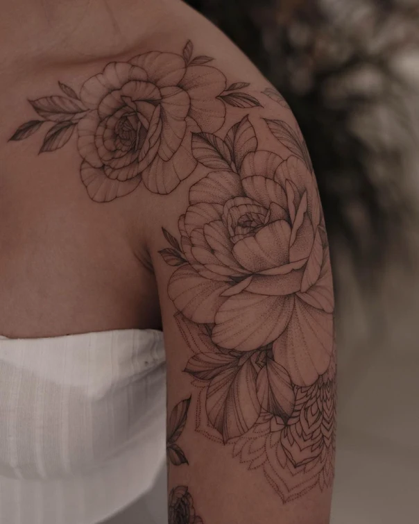 Fineline Rose, Leaves tattoo on Shoulder
