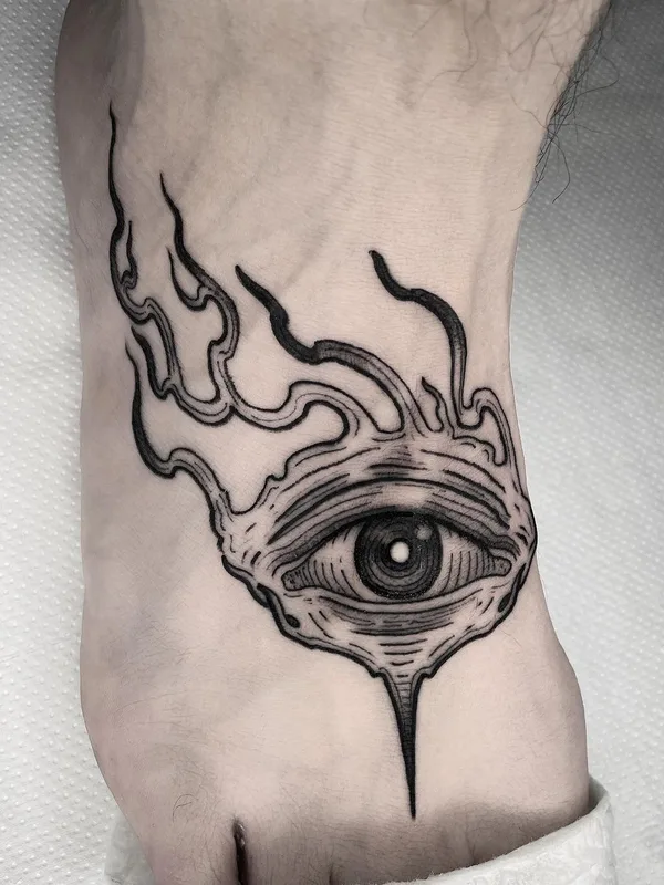 black blackwork tatuaje en foot #40390 | Tatuador Luca Cospito