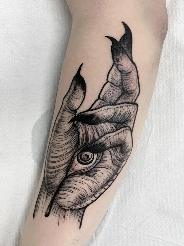 black blackwork tatuaje en forearm #40386 | Tatuador Luca Cospito
