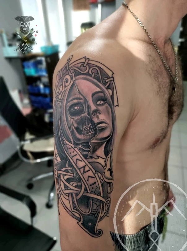 Black & Grey Skull, Portrait tattoo on Shoulder