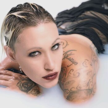 Тату модель HANNAH Cheyenne MARKS