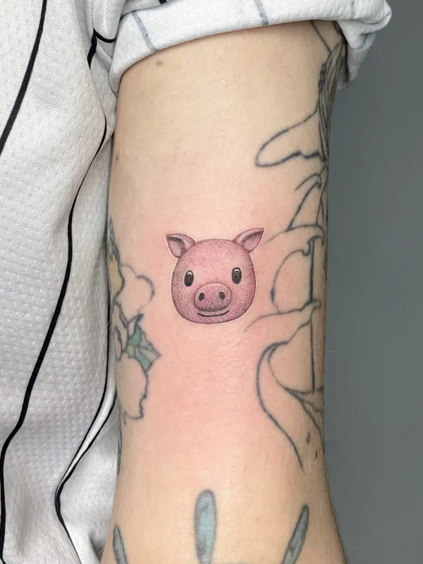 color cartoon tatouage sur upper arm #55118 | Artiste tatoueur Vadim First