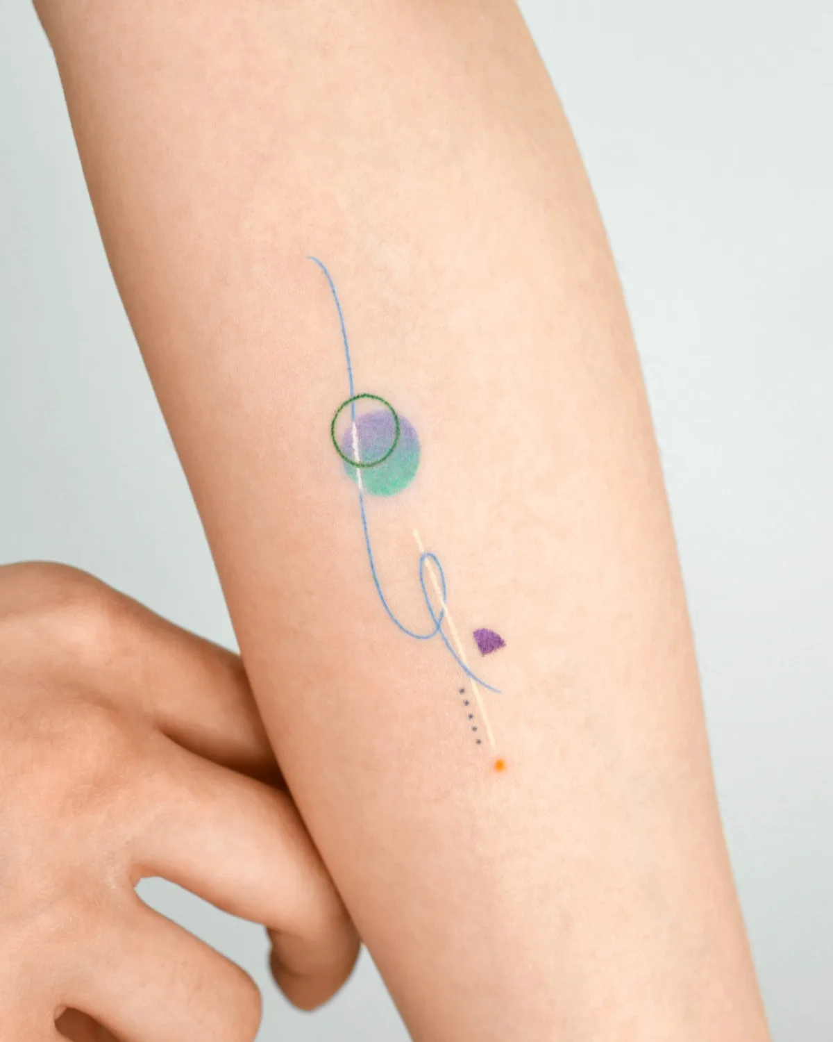 Tatuaggio a linea blu