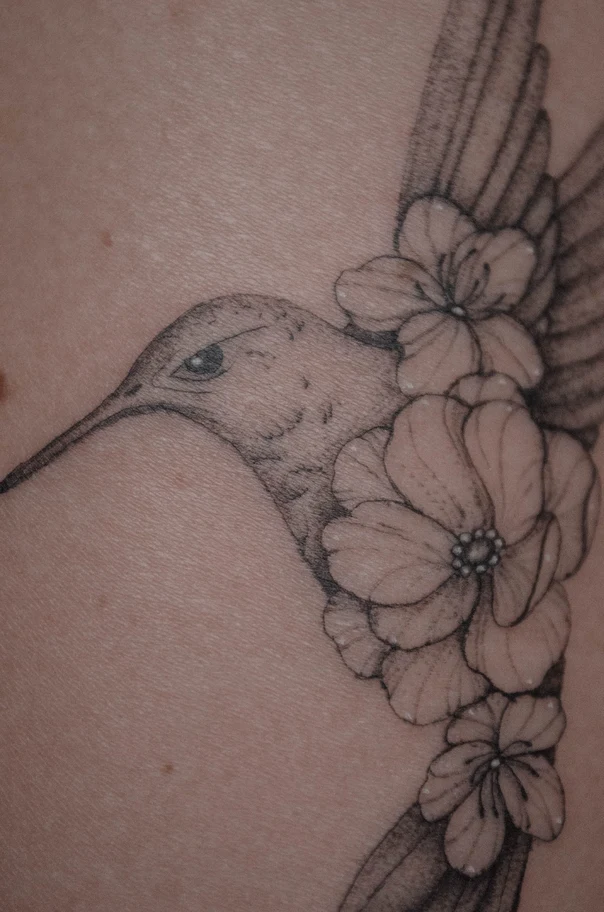 Fineline Hummingbird, Flowers tattoo on Shoulder
