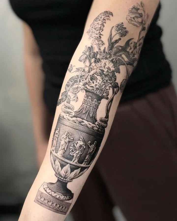 Tattoo artist Amalie