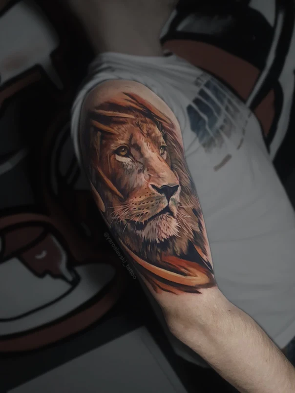 Реализм Lion tattoo на Плечо