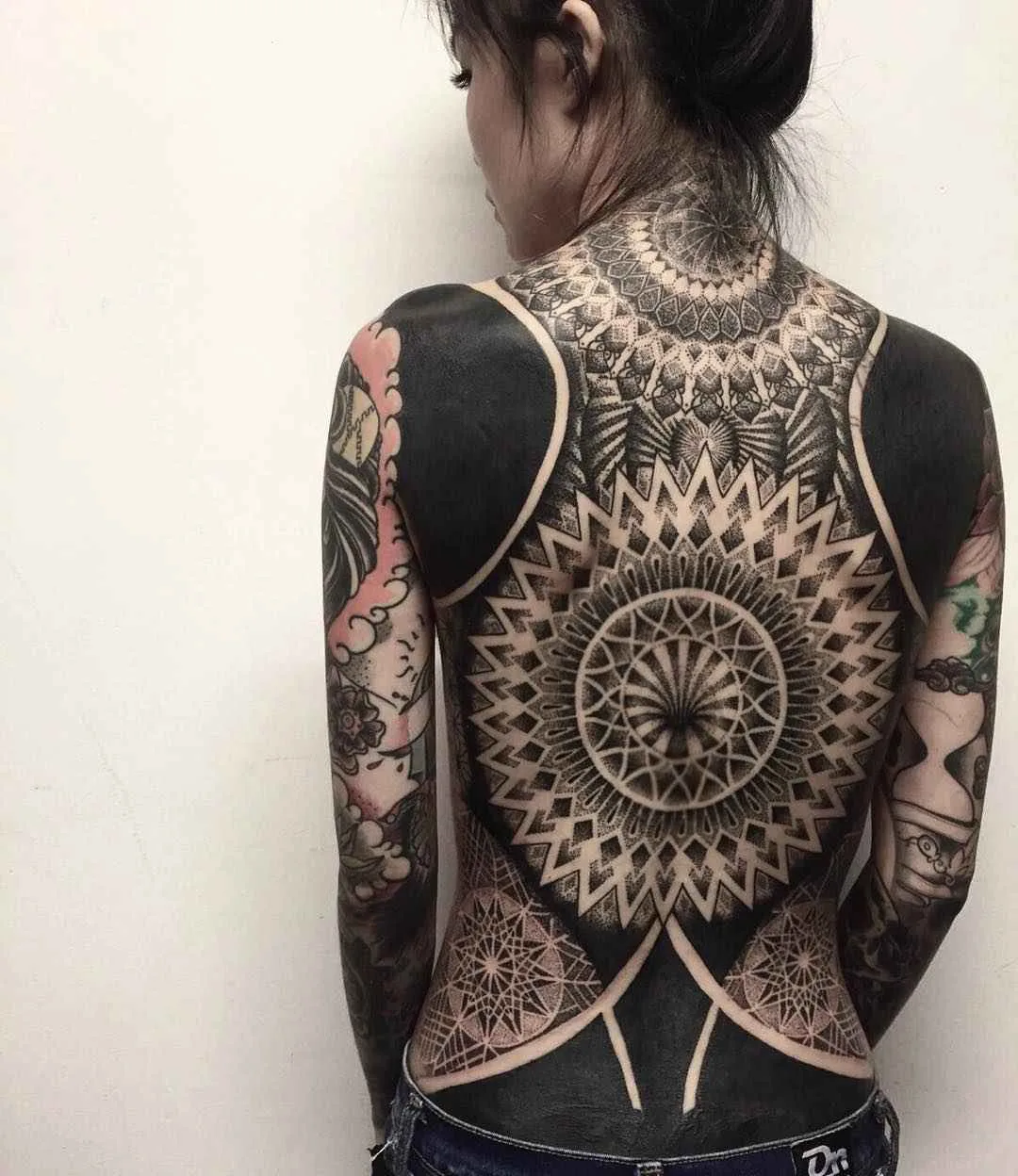 Тату мастер Chester Lee (Oddtattooer) черная Орнаментальная татуировка | Сингапур
