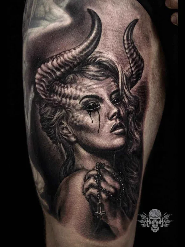 female black and grey realism 纹身 在 thigh #1243 | 纹身师 Javier Antunez