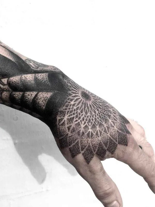 black blackwork татуировка на hand #1292 | Тату мастер Chester Lee (Oddtattooer)