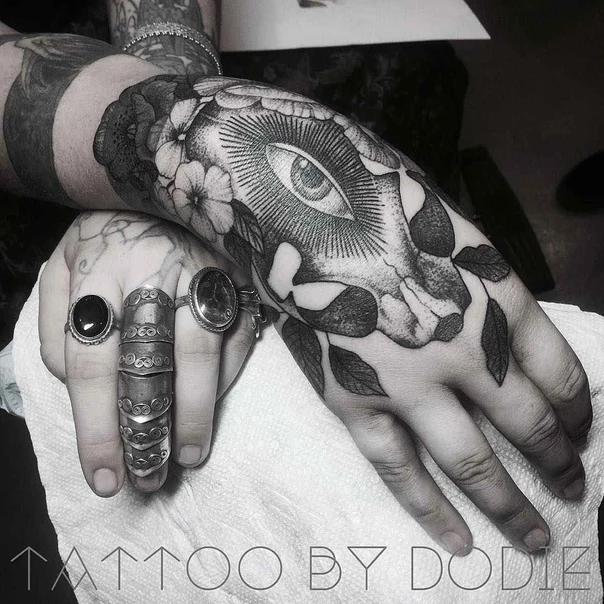 Blackwork Eye, Floral tattoo on Hand