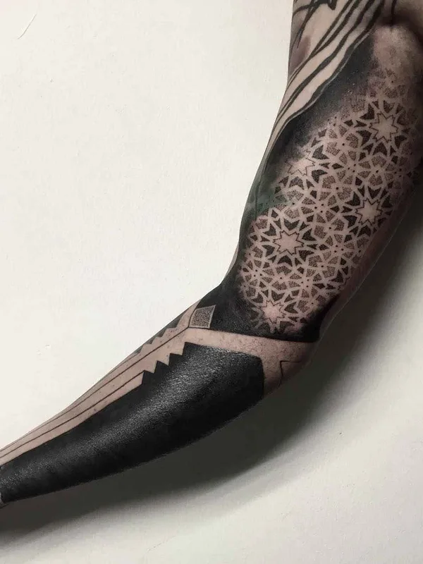 black blackwork татуировка на forearm #1293 | Тату мастер Chester Lee (Oddtattooer)