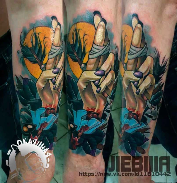 Иллюстративная Hand, Moon tattoo на Предплечье