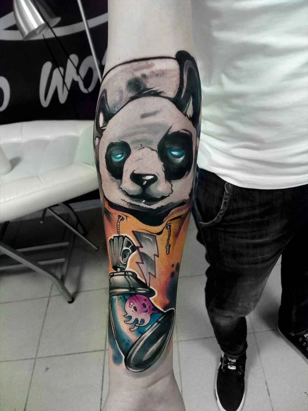 Иллюстративная Panda, Spray paint tattoo на Предплечье
