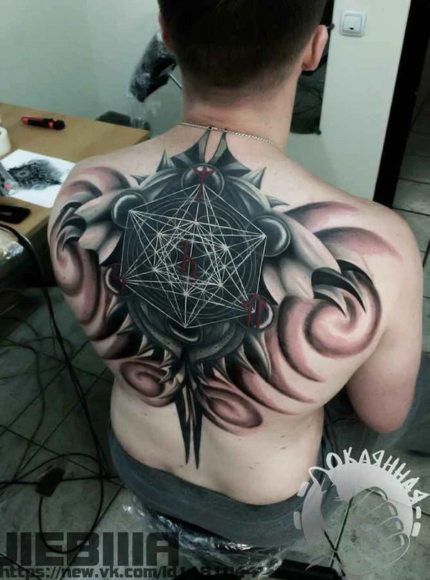 Геометрия Sacred geometry, Abstract tattoo на Верхняя часть спины