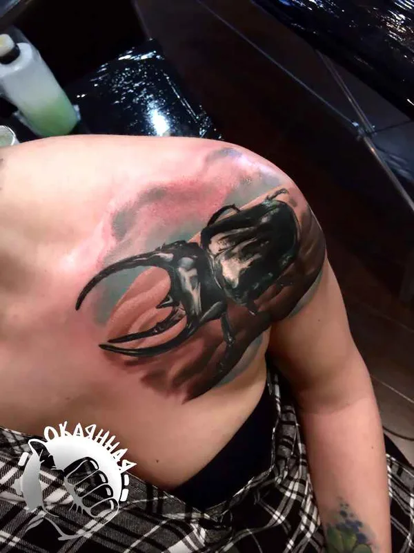 black and grey realism tatouage sur shoulder #11308 | Artiste tatoueur Константин Андреевич Черников